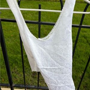 Elegant White Lace Women's Sleepwear